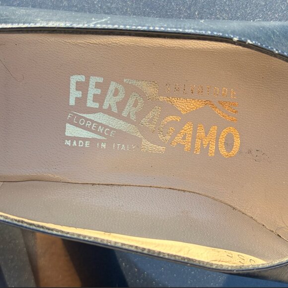 Salvatore Ferragamo Vintage Retro 80s/90s Navy Blue Leather Pumps Size 8 AA - Picture 2 of 4